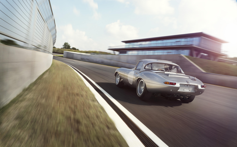Illustration for article titled Jaguar Brings Back The Lightweight E-Type And It Is Unbelievably Sexy